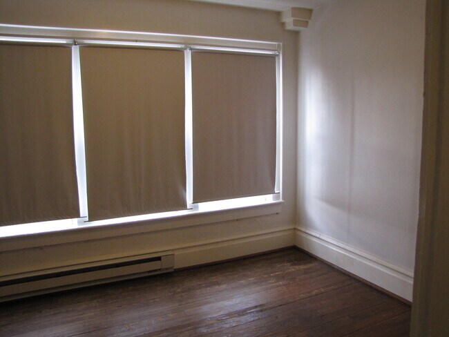 Foto del edificio - 1670 W College Ave