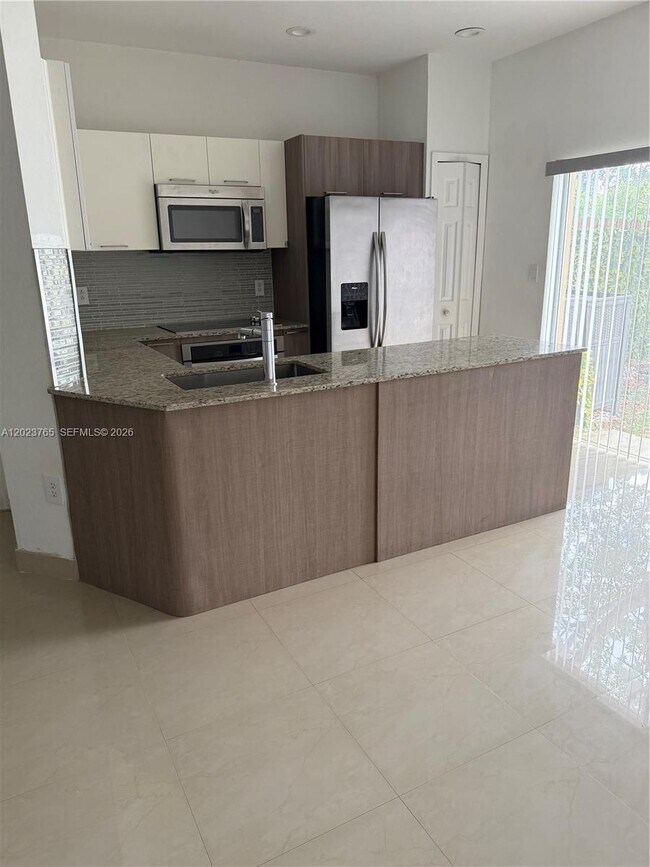 Foto del edificio - 10803 NW 83rd St
