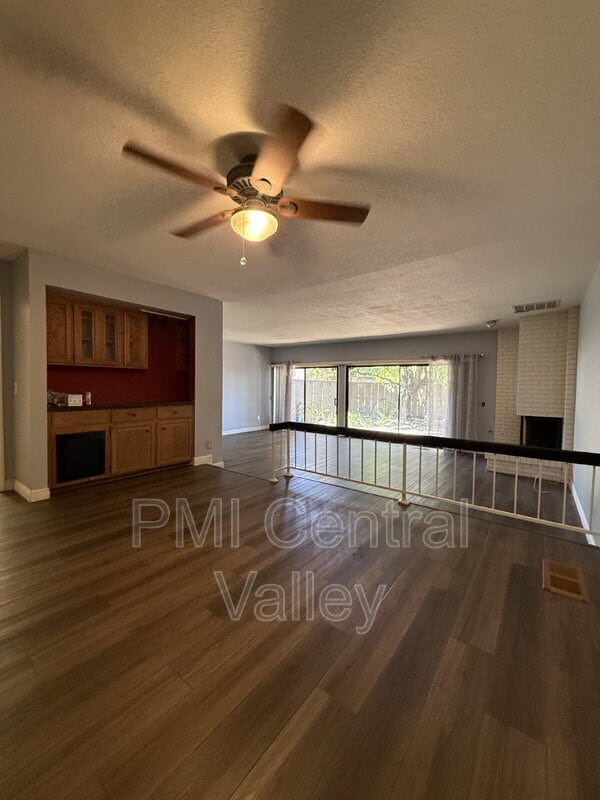 Building Photo - 1725 Edgebrook Dr