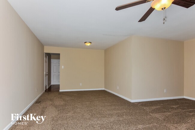 Foto del edificio - 1070 Eaglepass Ct