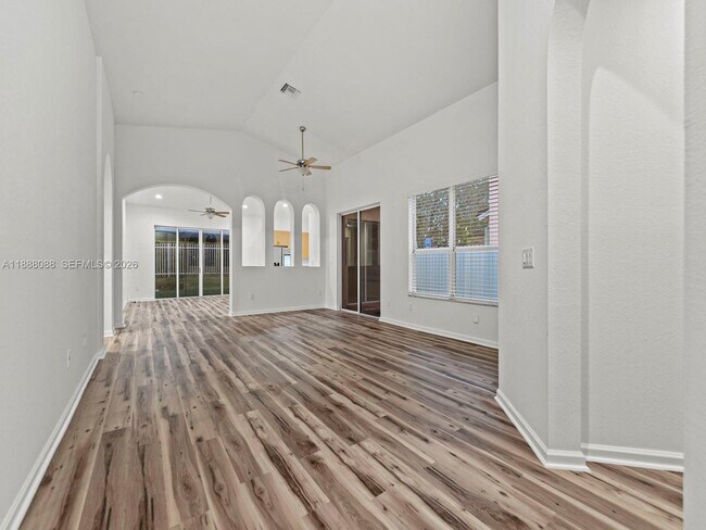 Foto del edificio - 2247 Portofino Ave