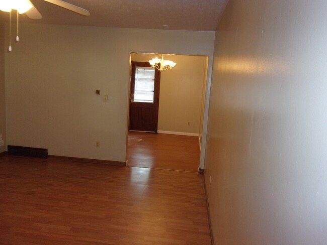 Foto del edificio - 473 Brentwood Dr