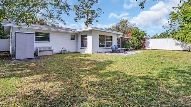 Foto del edificio - 5831 Hillside St