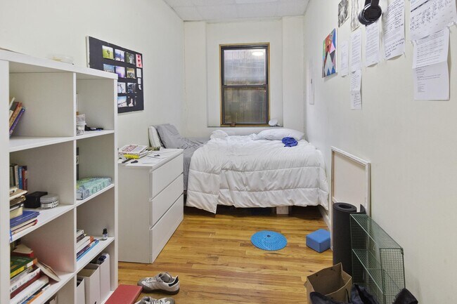 Foto del edificio - 329 Bowery