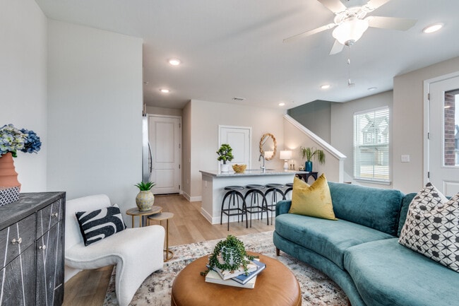 Building Photo - Parkwood Oaks