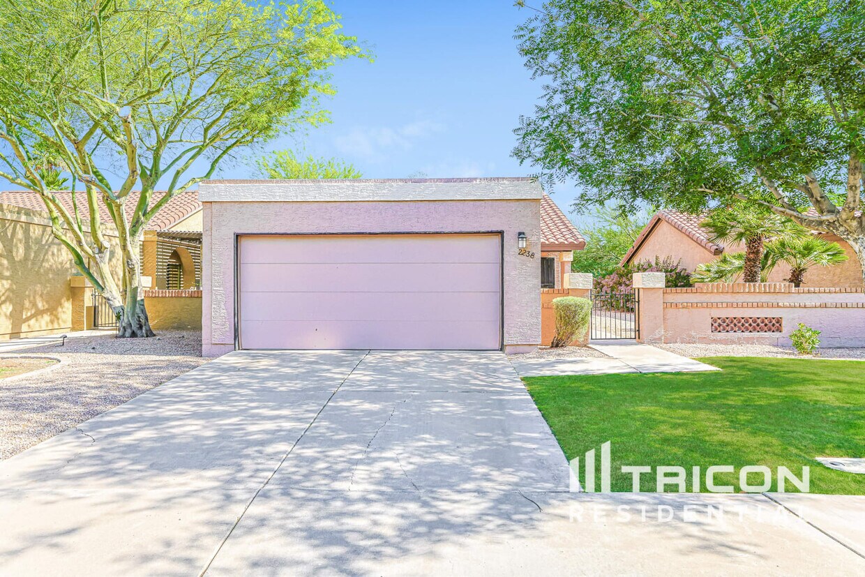 Foto principal - 2238 E Florian Ave