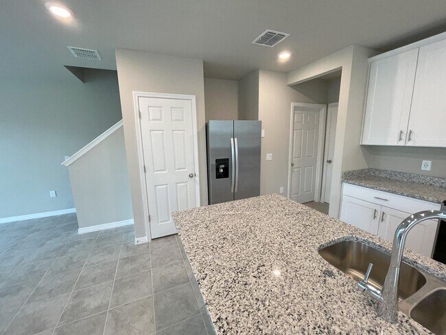 Building Photo - 798 Legacy Dr