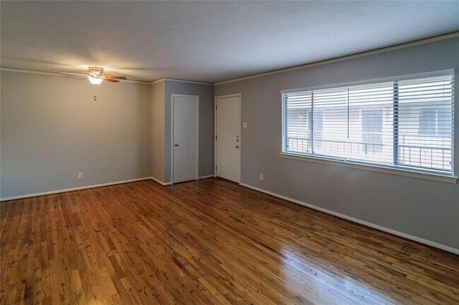 Building Photo - 4149 W Lovers Ln