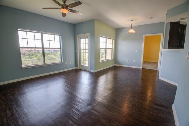 Building Photo - 2320 Gracy Farms Ln