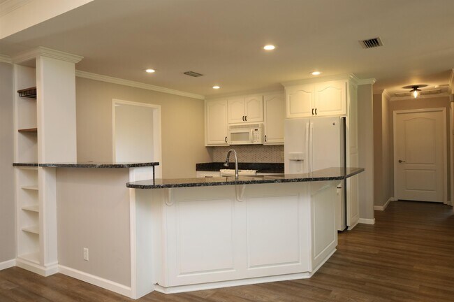 Building Photo - 3754 Kingston Ct