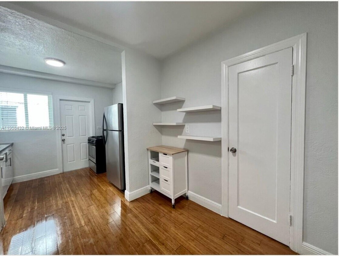 Foto principal - 7315 Carlyle Ave