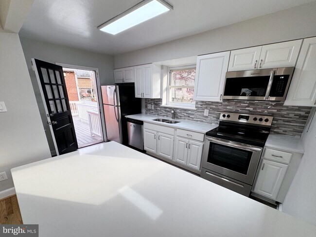 Foto del edificio - 2110 Prichard Rd