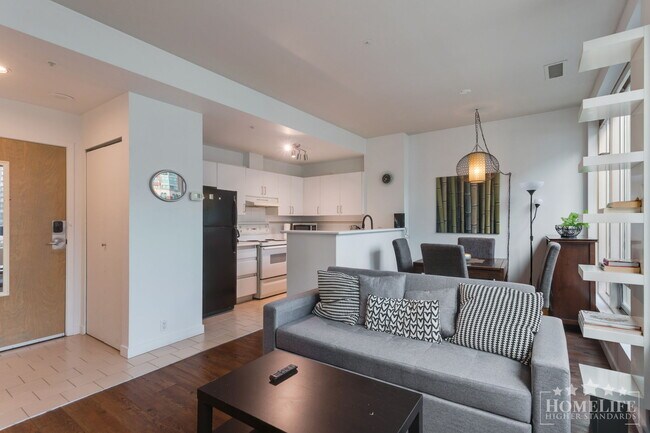 Photo du bâtiment - 1 Bedroom, 1 Bathroom Unit located in the heart of downtown!