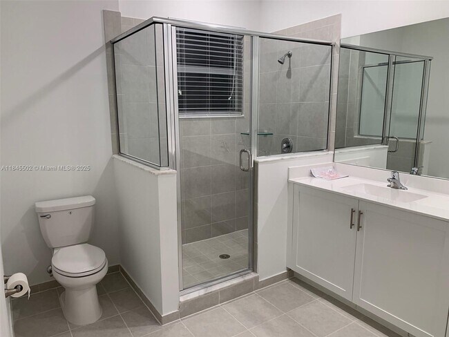 Foto del edificio - 2677 SE 12th St