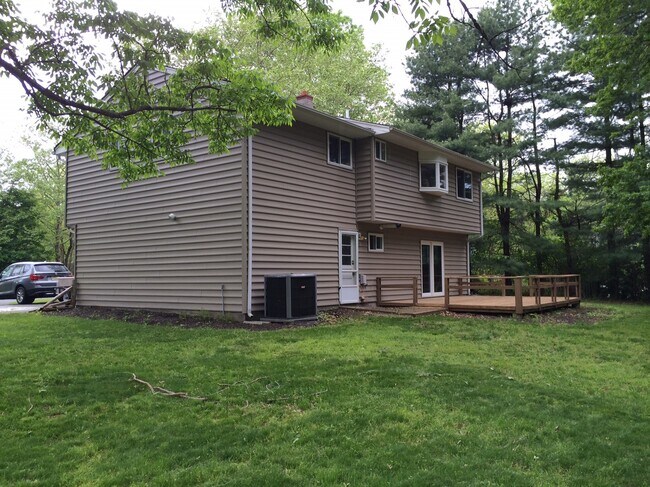 Building Photo - 6 Stewart Ln