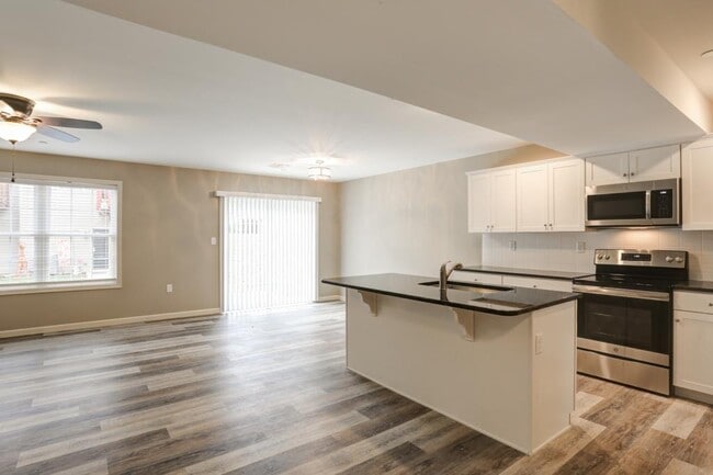 Building Photo - 42 Brook Side Dr