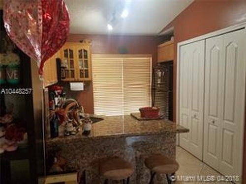 Foto del edificio - 2461 W 76th St