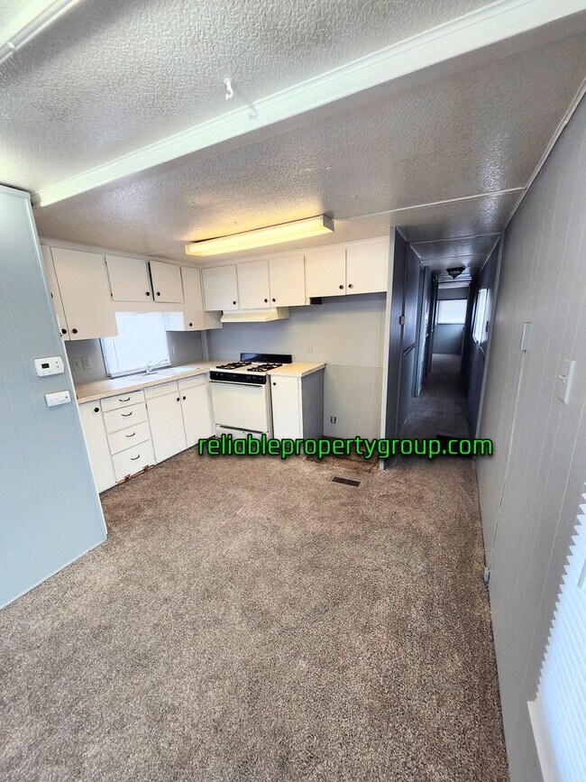 Foto del edificio - New Listing in Fort Wayne