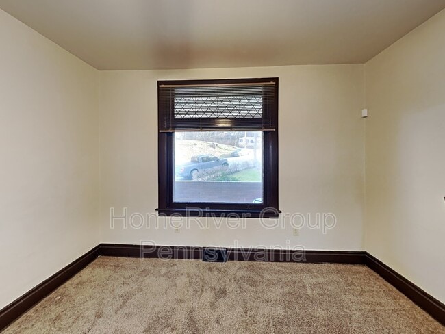 Building Photo - 711 Hampshire Ave