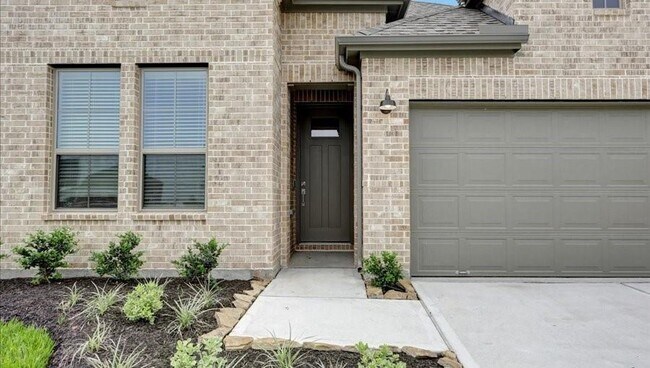 Building Photo - 810 Whispering Winds Dr