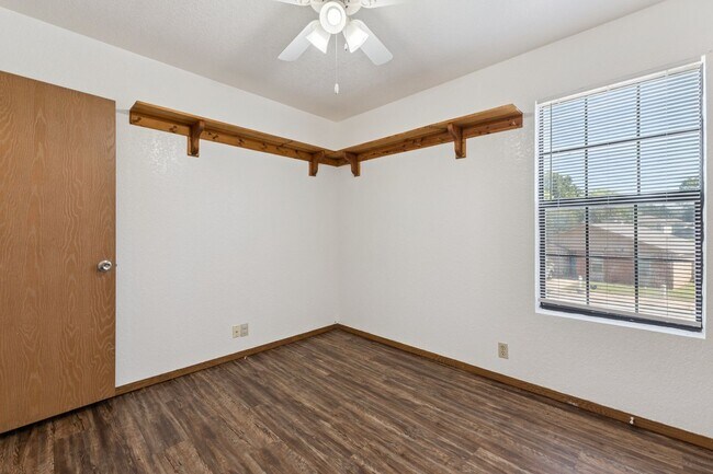 Foto del edificio - 1/2 off first months rent!