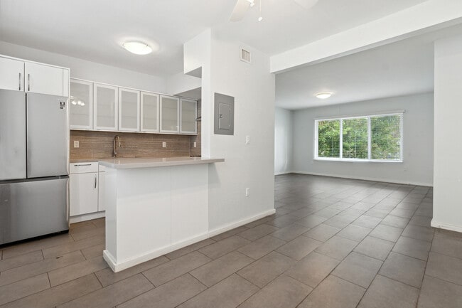 Photo - 8501 Hawthorne Ave Apartment