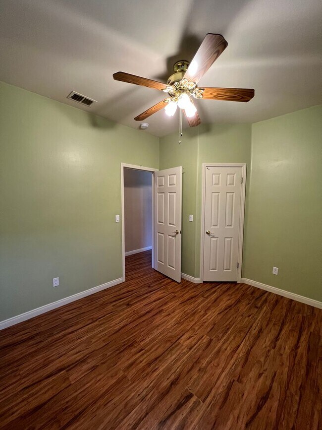 Foto del edificio - NW Madison Grove!! - 9914 Paper Moon Way $...