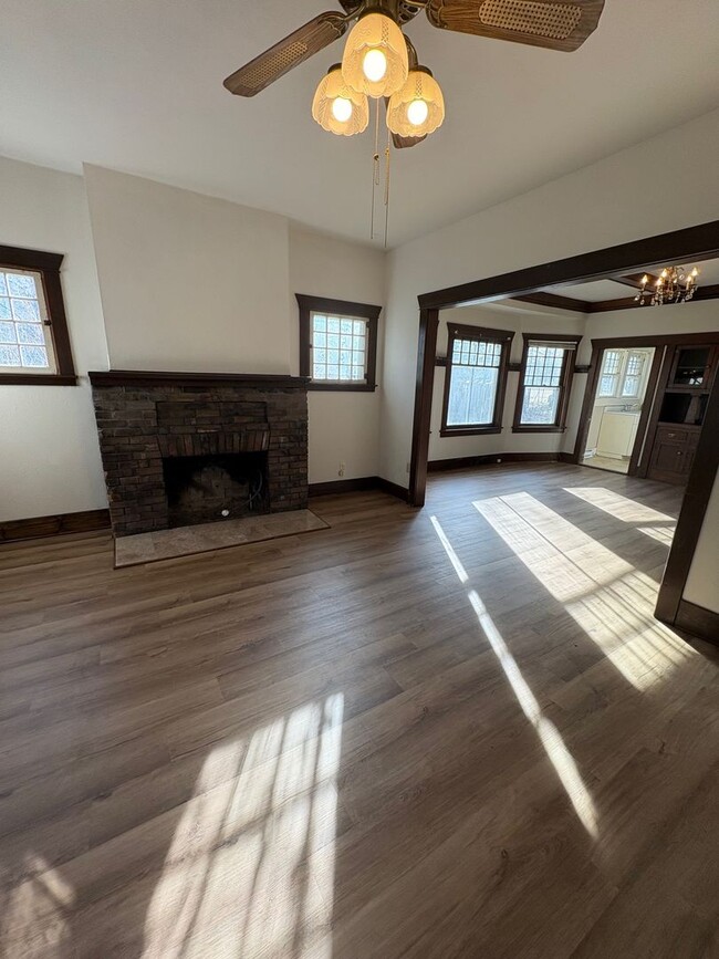 Building Photo - Charming Updated South Hill 4 Bedroom 1 Bath Home