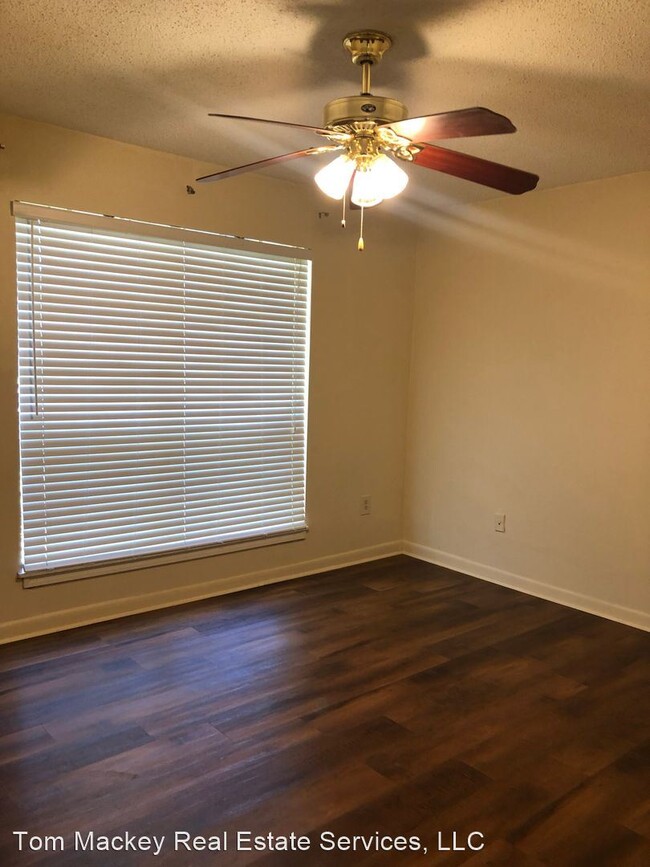 Building Photo - 5 br, 2.5 bath House - 10016 Hackberry Dr