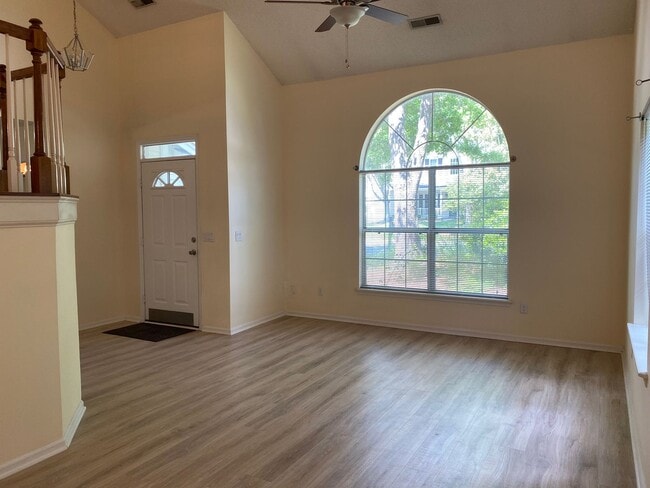 Building Photo - 3 bedroom, 2.5 bathroom home in Sweetgrass...