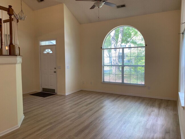 Foto del edificio - 3 bedroom, 2.5 bathroom home in Sweetgrass...