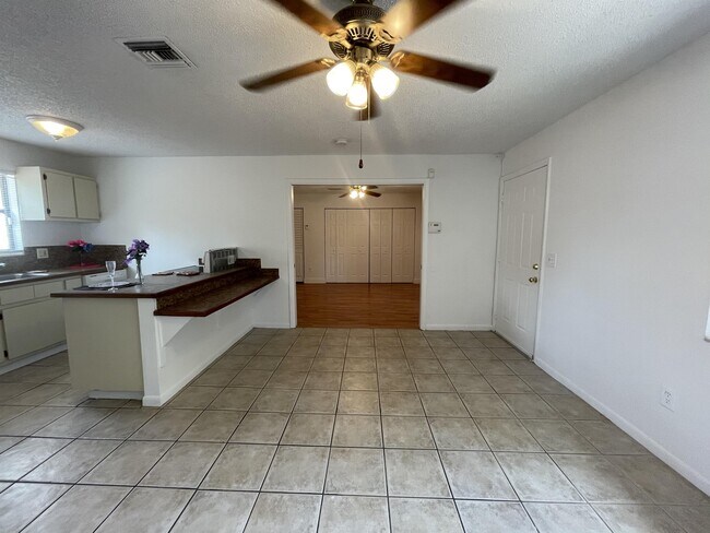 Foto del edificio - 1832 My Pl Ln