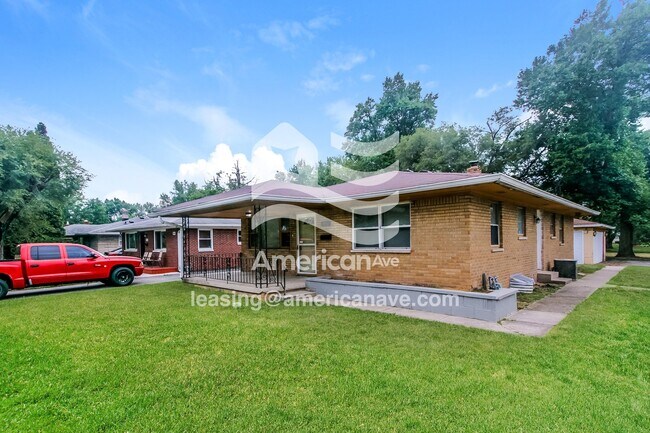 Building Photo - 3950 N Irvington Ave