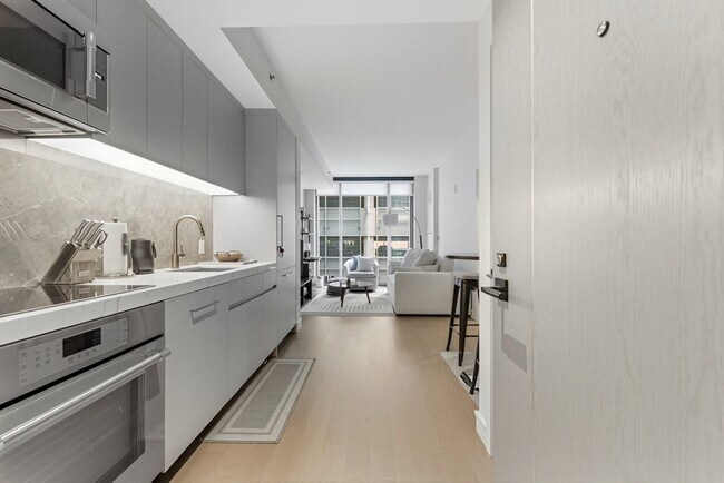 Building Photo - 55 Lagrange St
