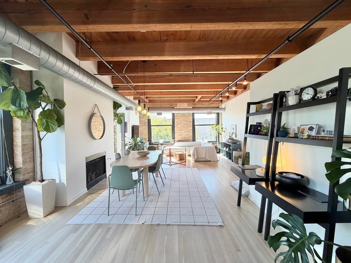 Primary Photo - 2511 W Moffat St