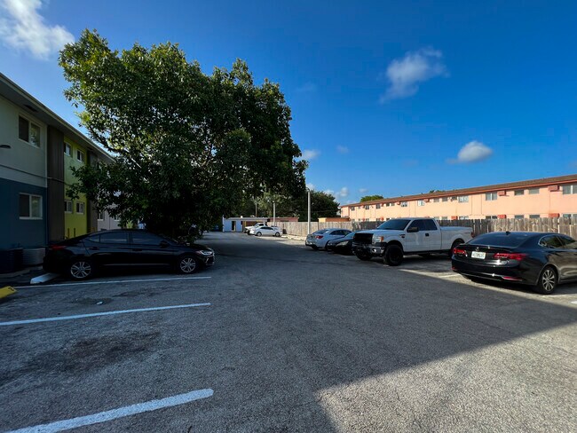 Building Photo - 620 - Ivycove