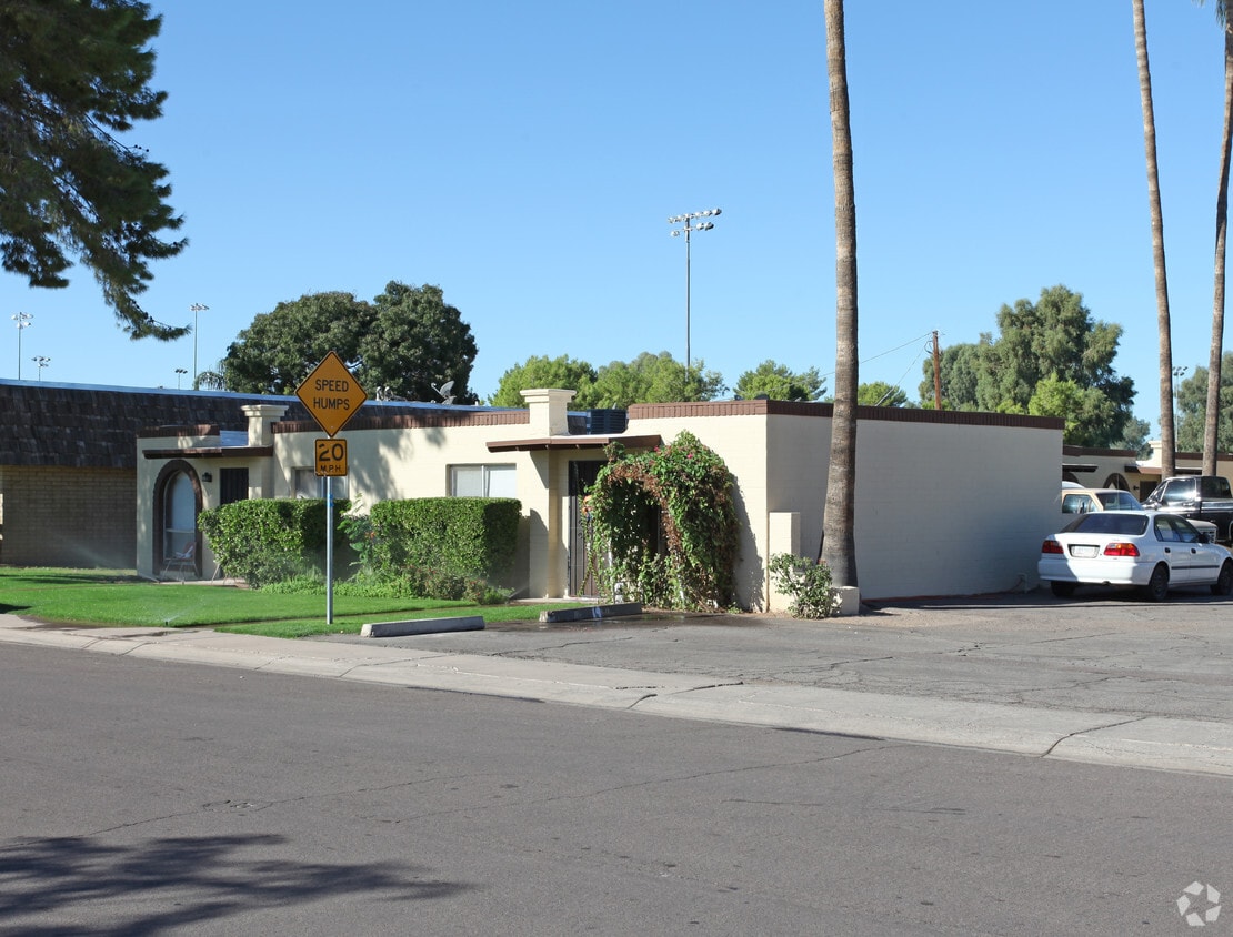 Building Photo - 370-388 N Comanche Dr