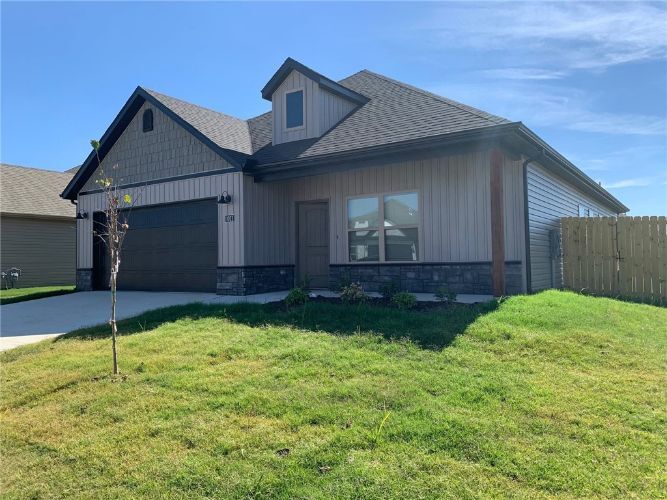 1011 Sunshine Ct, Centerton, AR 72719 House Rental in Centerton, AR