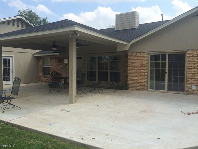 Building Photo - 5 br, 3.5 bath House - 2818 Cherry Creek Cir