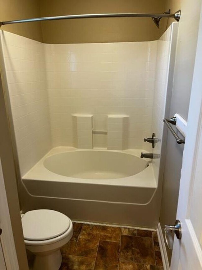 Building Photo - 3BED/2BATH HOME