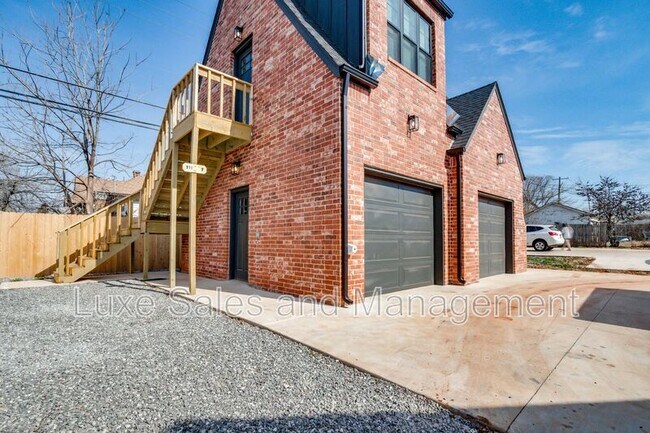 Foto del edificio - 911 NE 16th St