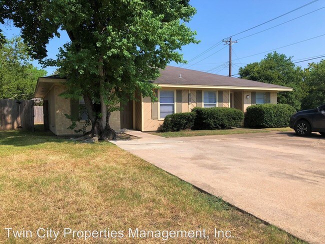 Building Photo - 3613 Comanche St