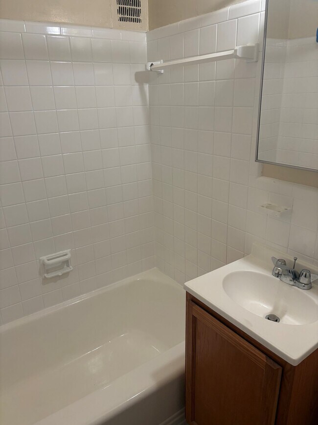 Foto del edificio - 3435 Holmead Pl NW