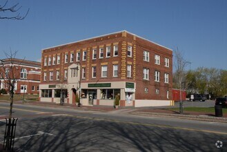 Building Photo - 15 W Broadway
