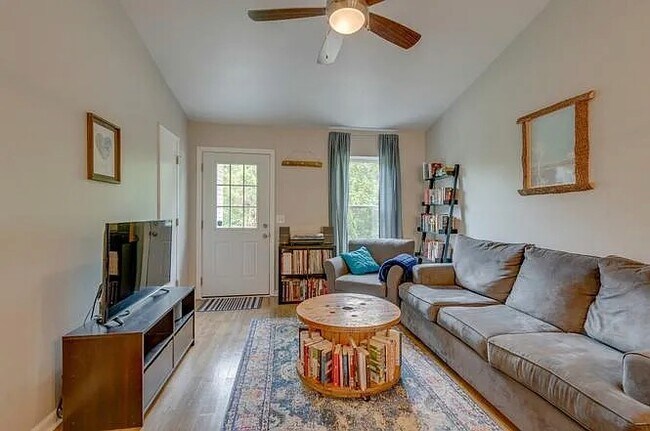 Foto del edificio - 2312 Hidden Terrace Ct