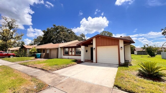 Building Photo - Charming 3BR/2BA Home in Gated Villas of C...