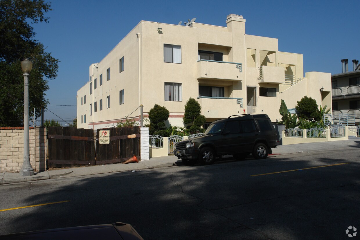 Primary Photo - 10119 Commerce Ave