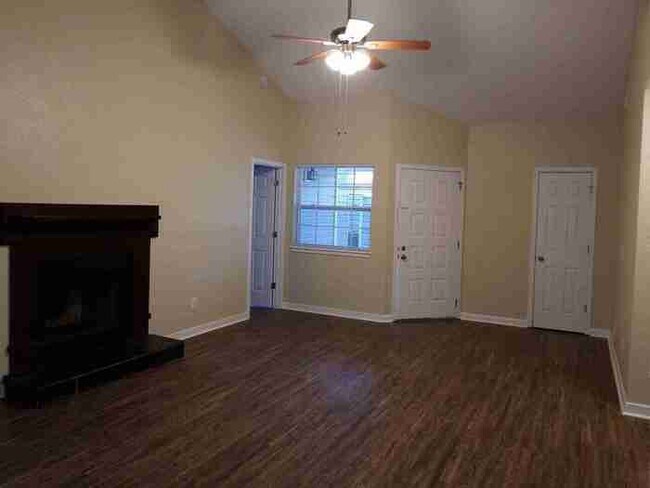 Building Photo - 101 Hedge Way