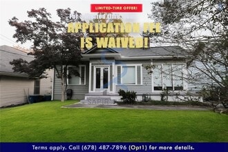 Building Photo - 916 Greenwood Ave NE