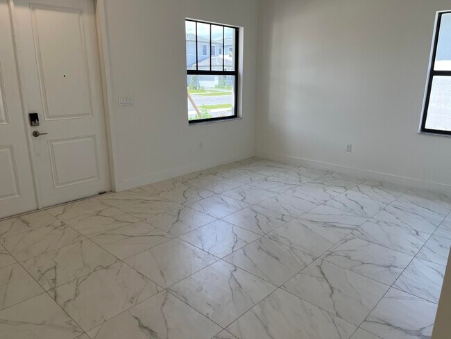 Building Photo - 4321 SW 173rd Ave